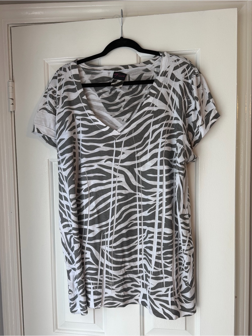 Torrid Gray and White Zebra V-Neck Short Sleeve Top